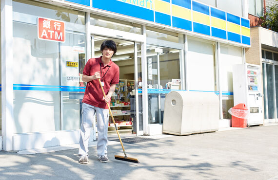 コンビニの防犯性を高めるフィルムを名古屋でご提供 | 長久手でガラスフィルムの施工をお考えならユースフルプロ